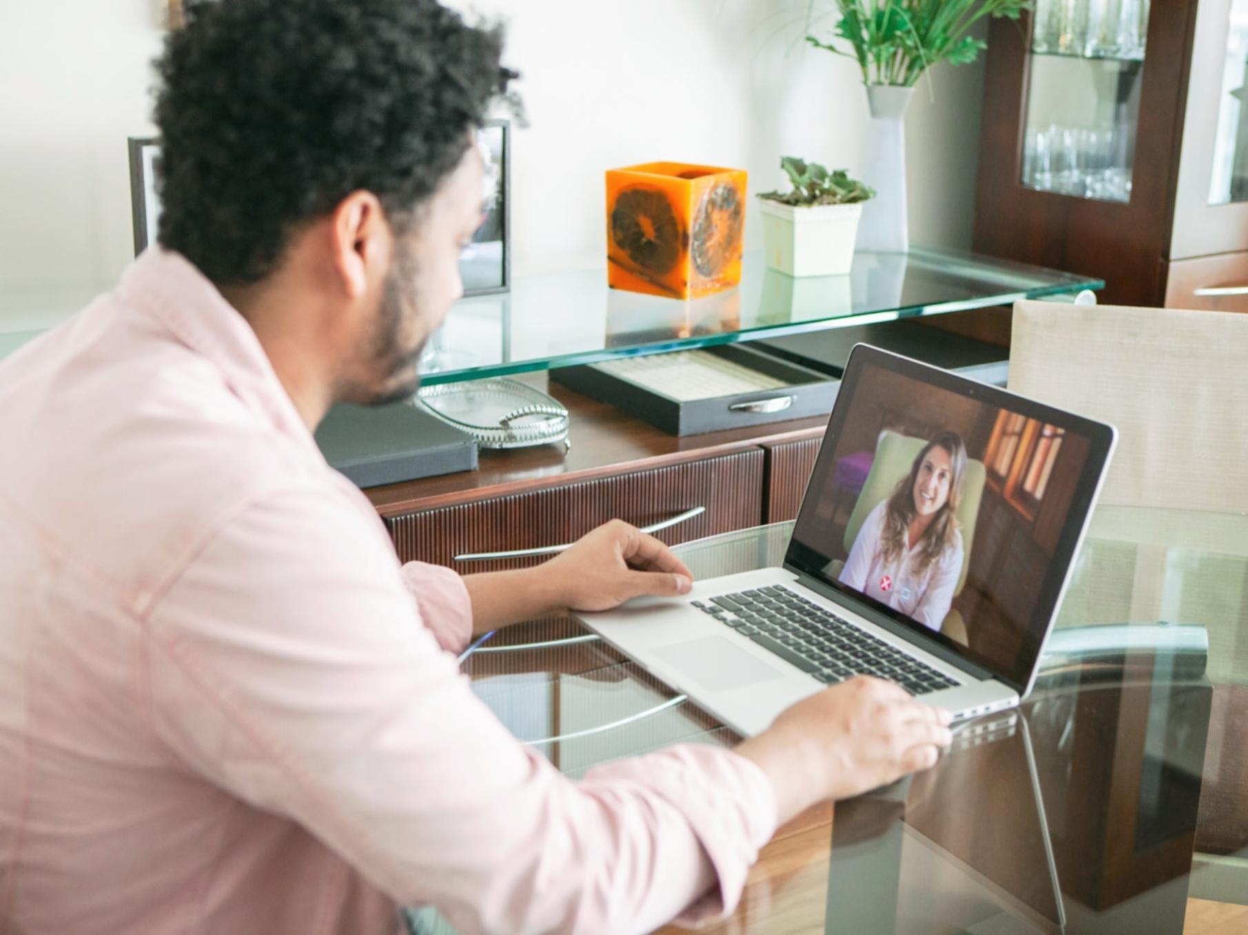 Suivi régulier et ajustements mensuels du budget familial