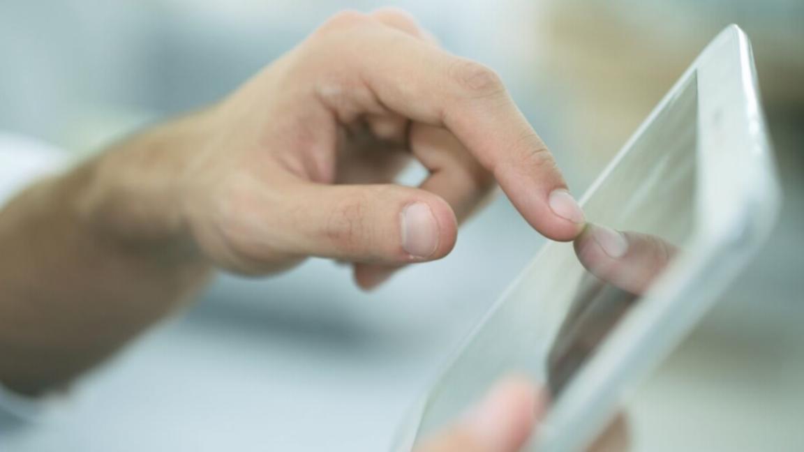 Équipe collaborative travaillant sur développement de solutions financières